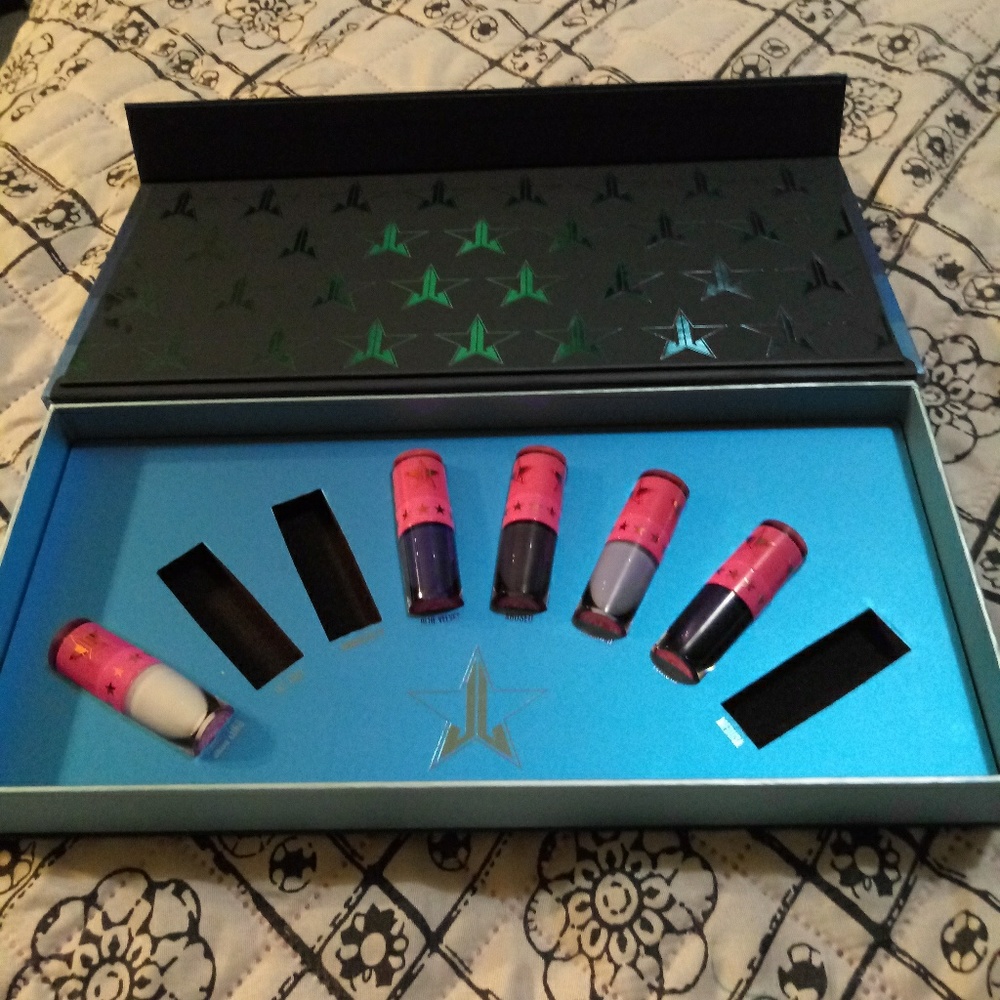 BNIB 5 of the blue blood lippies - Picture 2 of 3